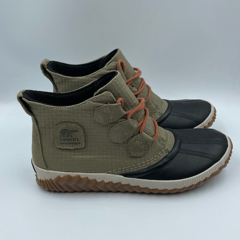 Sorel Olive Green and Black Waterproof Ankle Winter Boots with Orange Laces